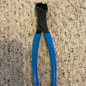 Channel lock wire cutters